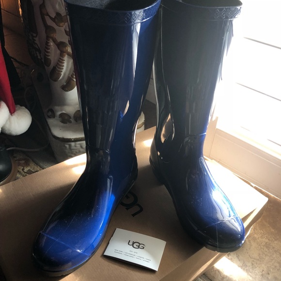 UGG Shoes - UGG size 7 rain boots